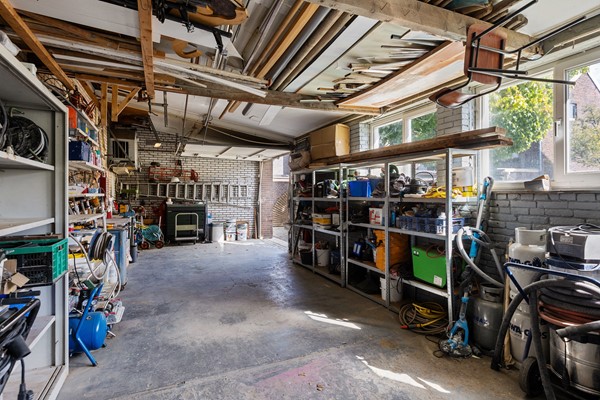 Photo - For sale: UNIQUE OPPORTUNITY! DETACHED, ABUNDANT SPACE. SCHEDULE YOUR VIEWING!